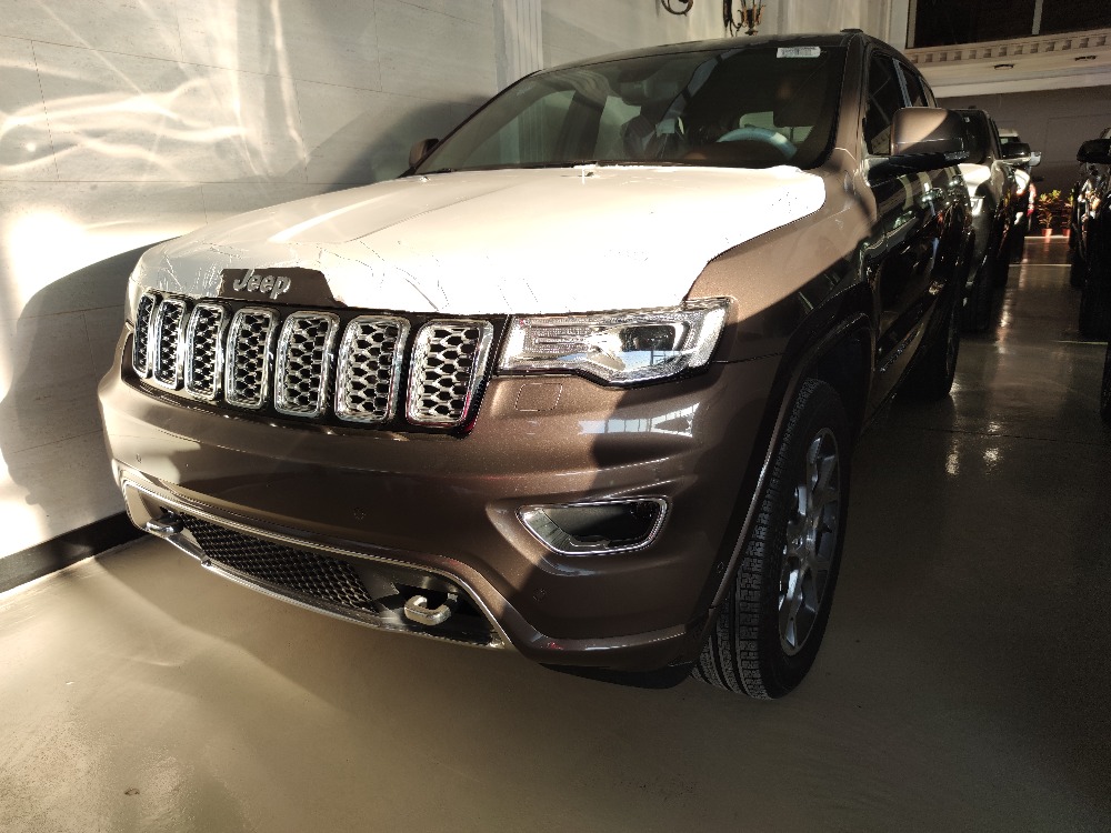 جیپ گراند شیرۆکی